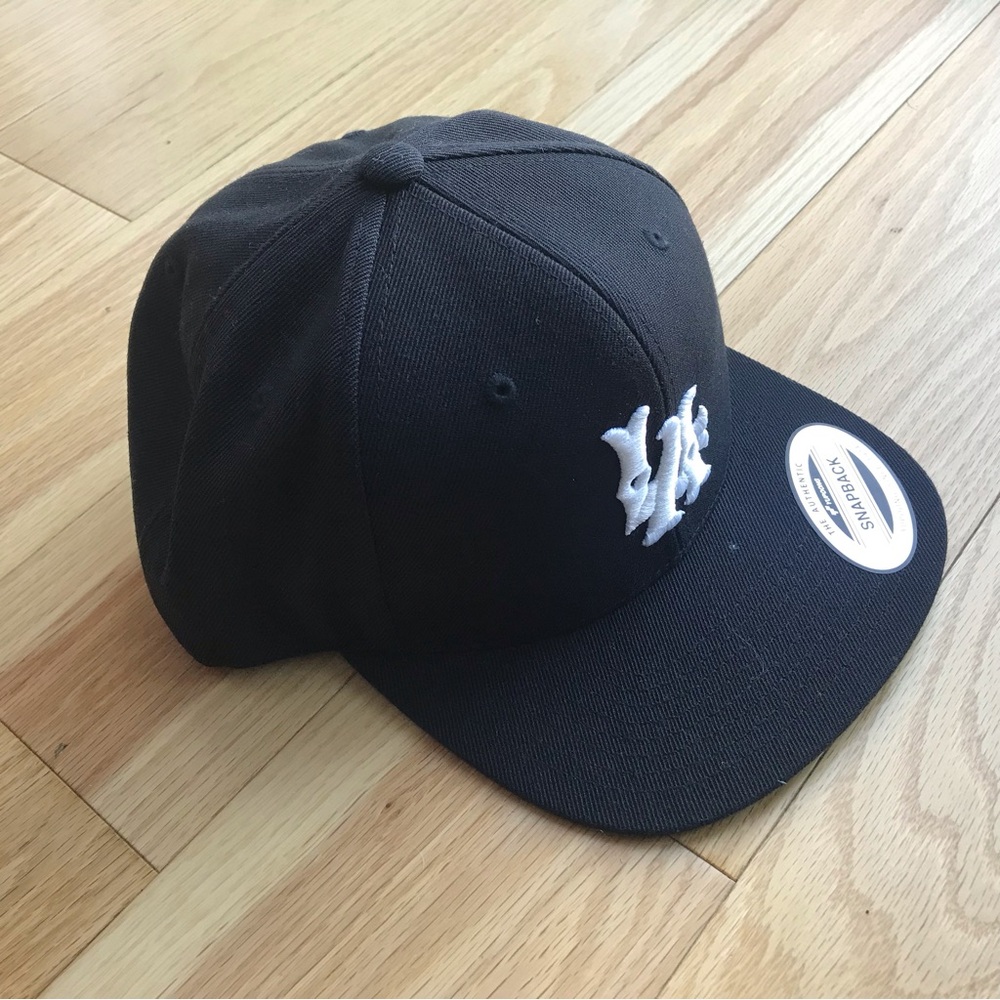NWT Black LA / Dodgers Snapback Hat with White Logo